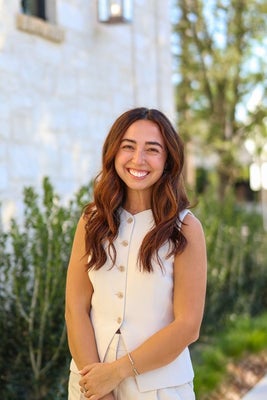 Portrait of Andrea Calderon, REALTOR®